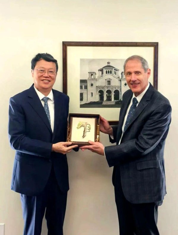 北京科汇配资 985大学党委书记，率团访美