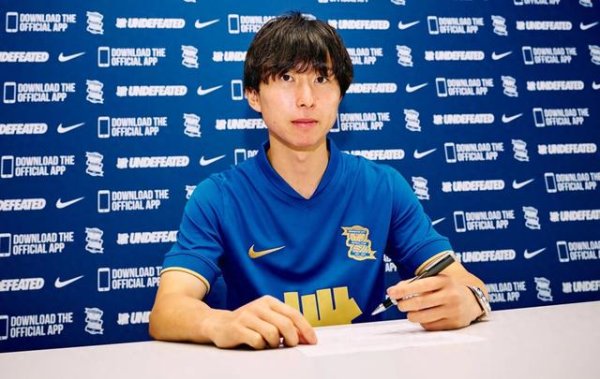 旗开网 官方：伯明翰免签日本中场藤本宽也；队中已有三名日本球员