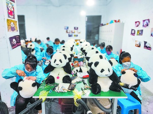 冠盈配资 仿真熊猫玩偶热销